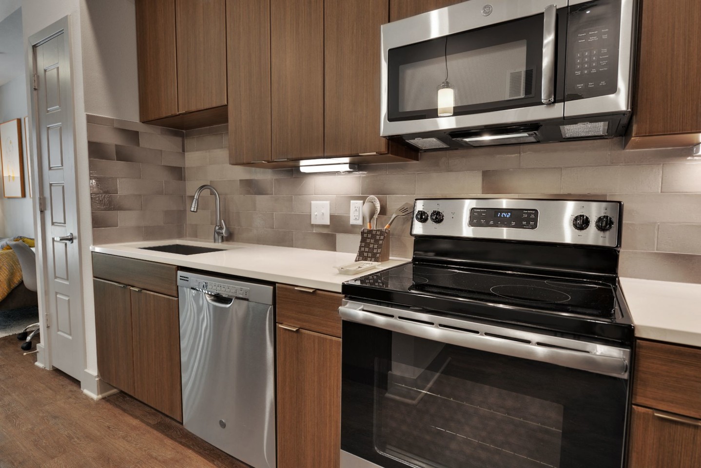 299 West Gray Image 3