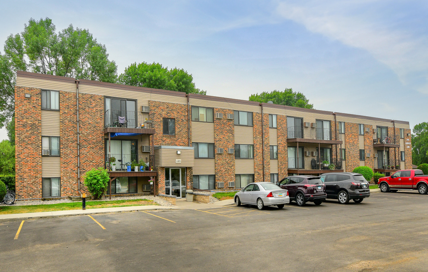 Landmark Estates Apartments Image 4
