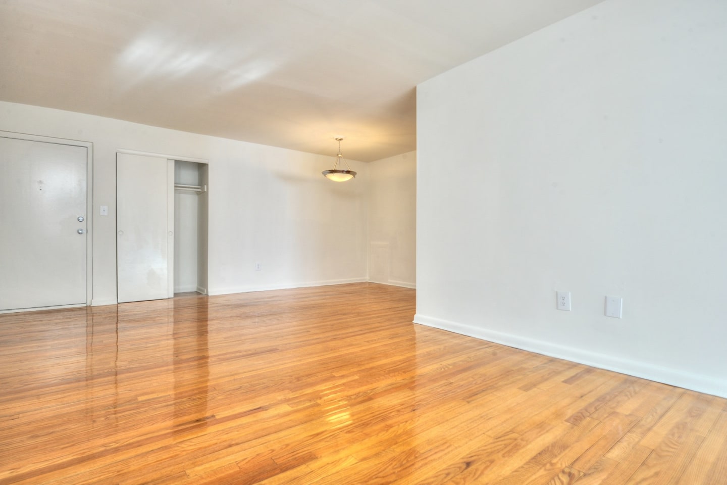 Montrose Manor Image 11