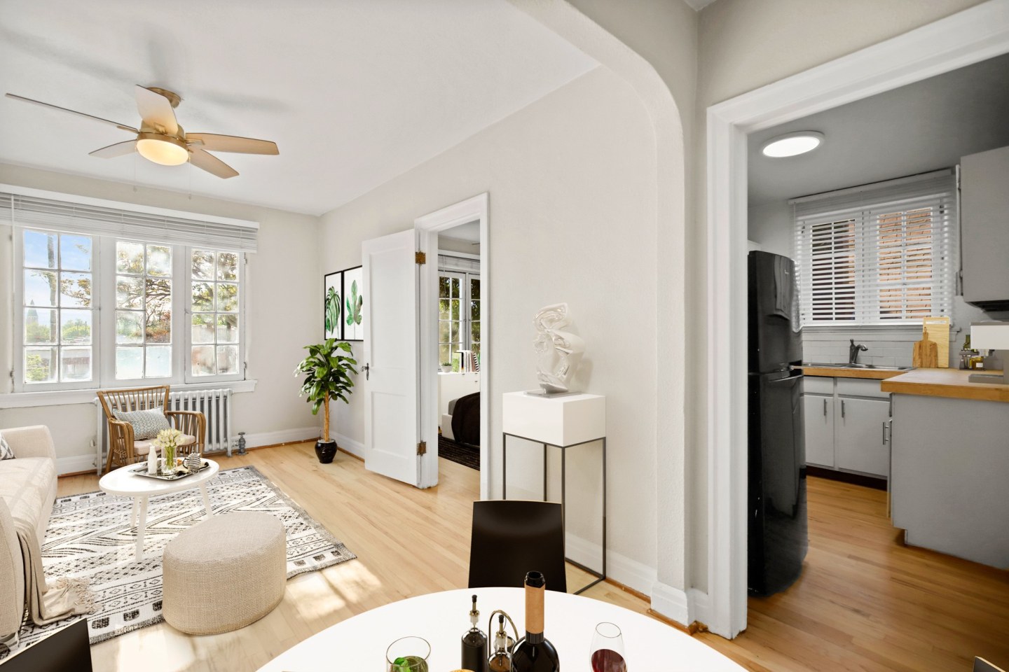 291 S Pearl Image 1