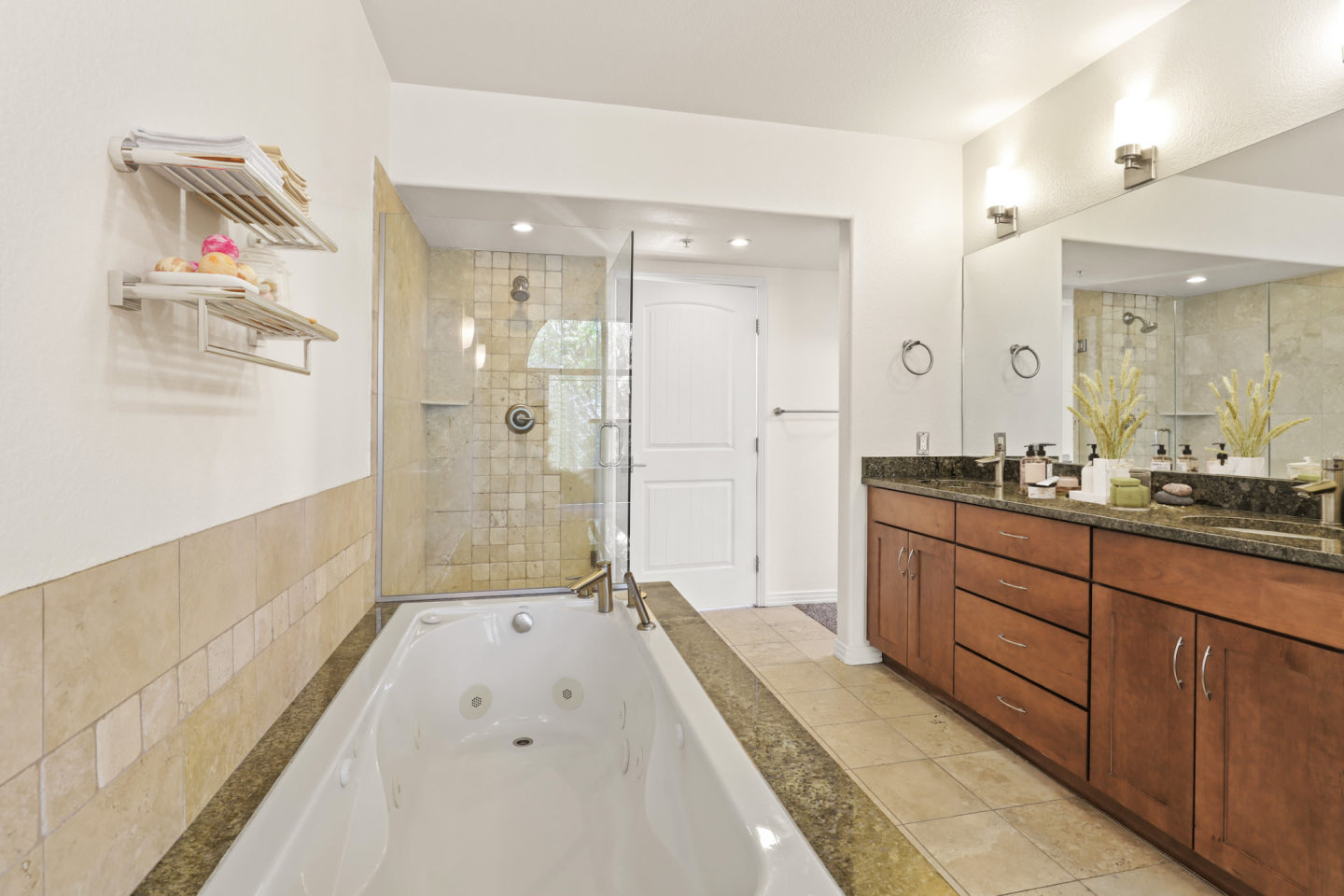 Brownstone Manor Image 7