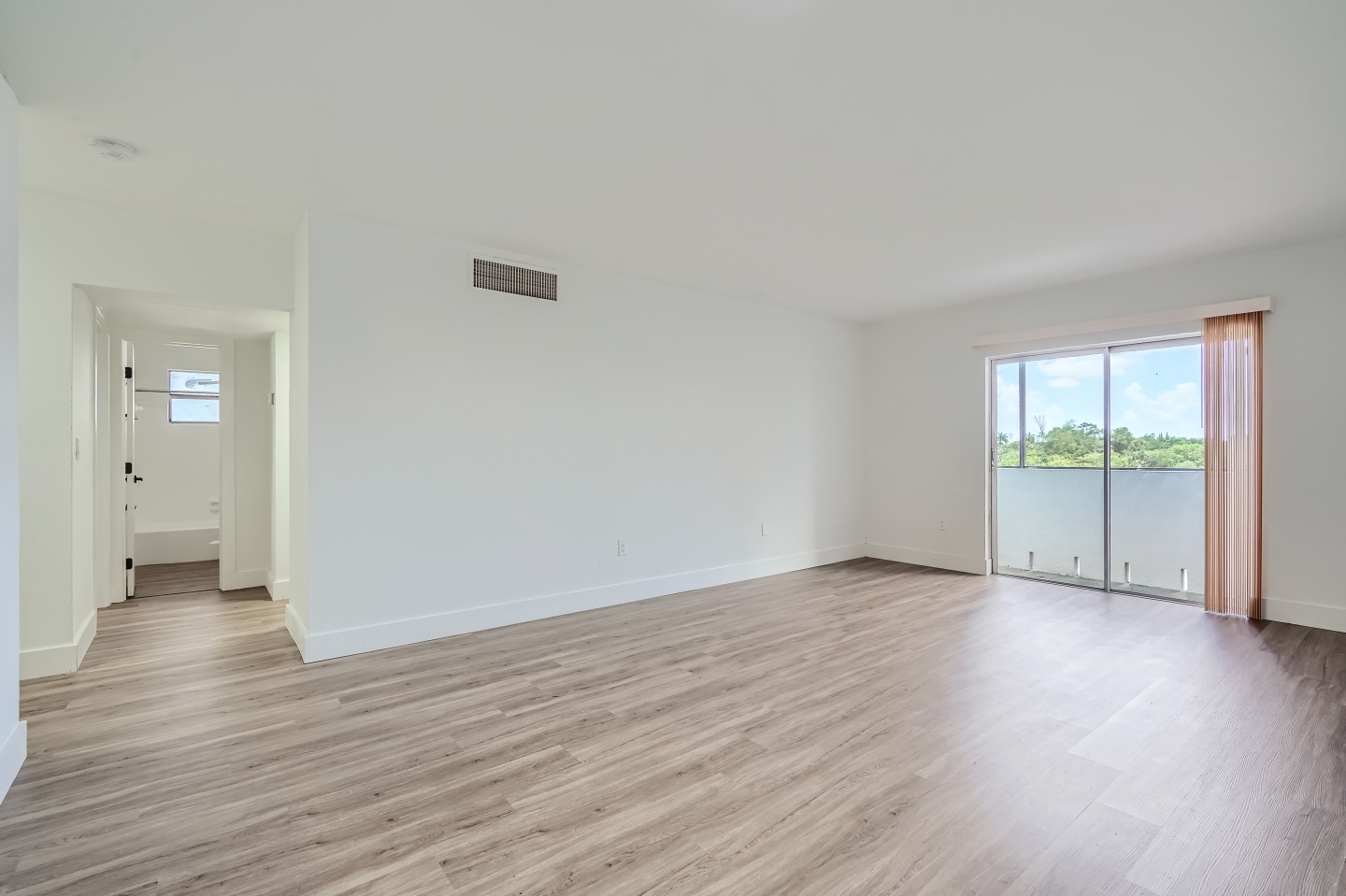 Lakeshore Presidential Apartments Image 27
