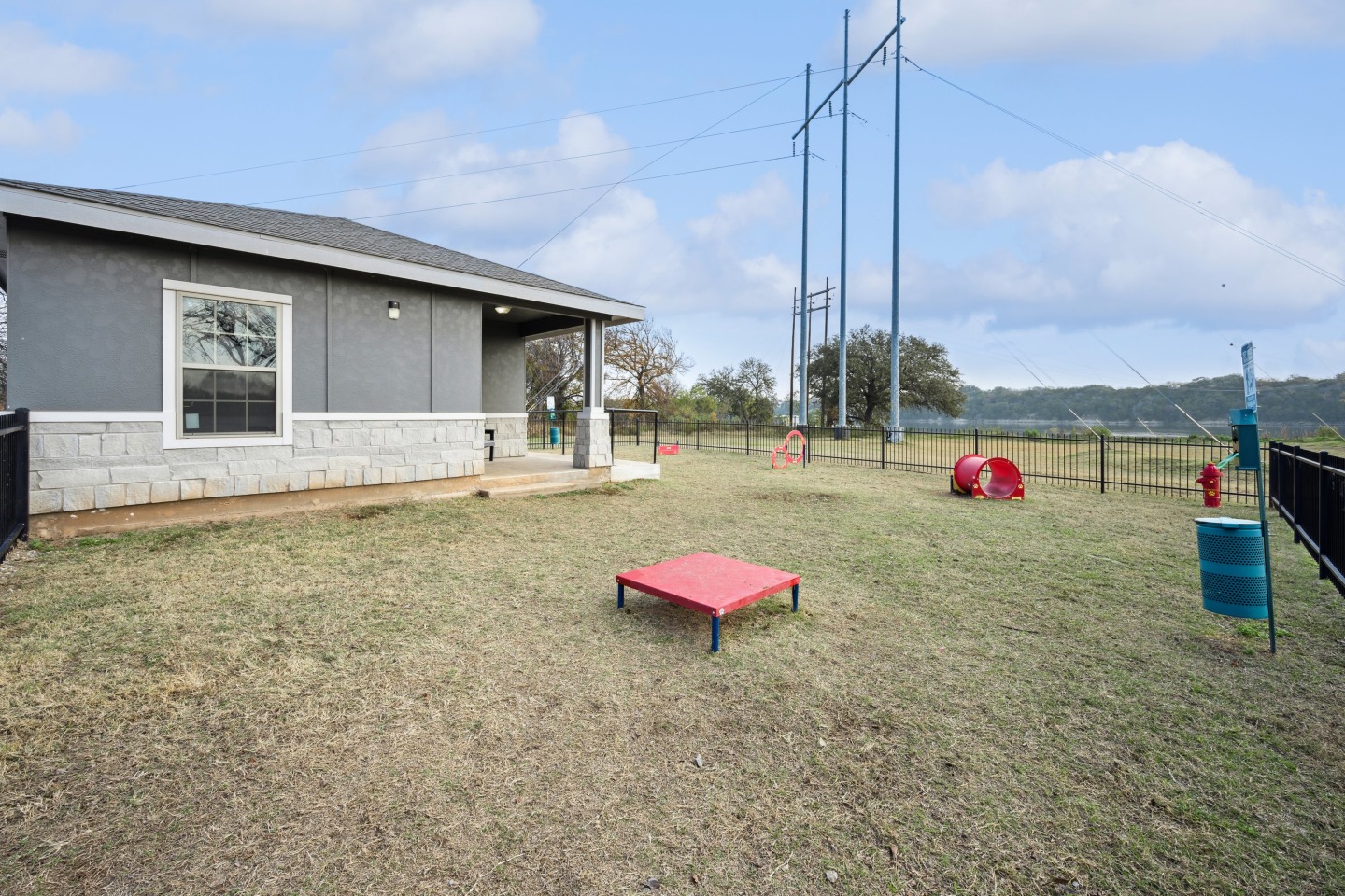 Lake Villas Apartments Image 1
