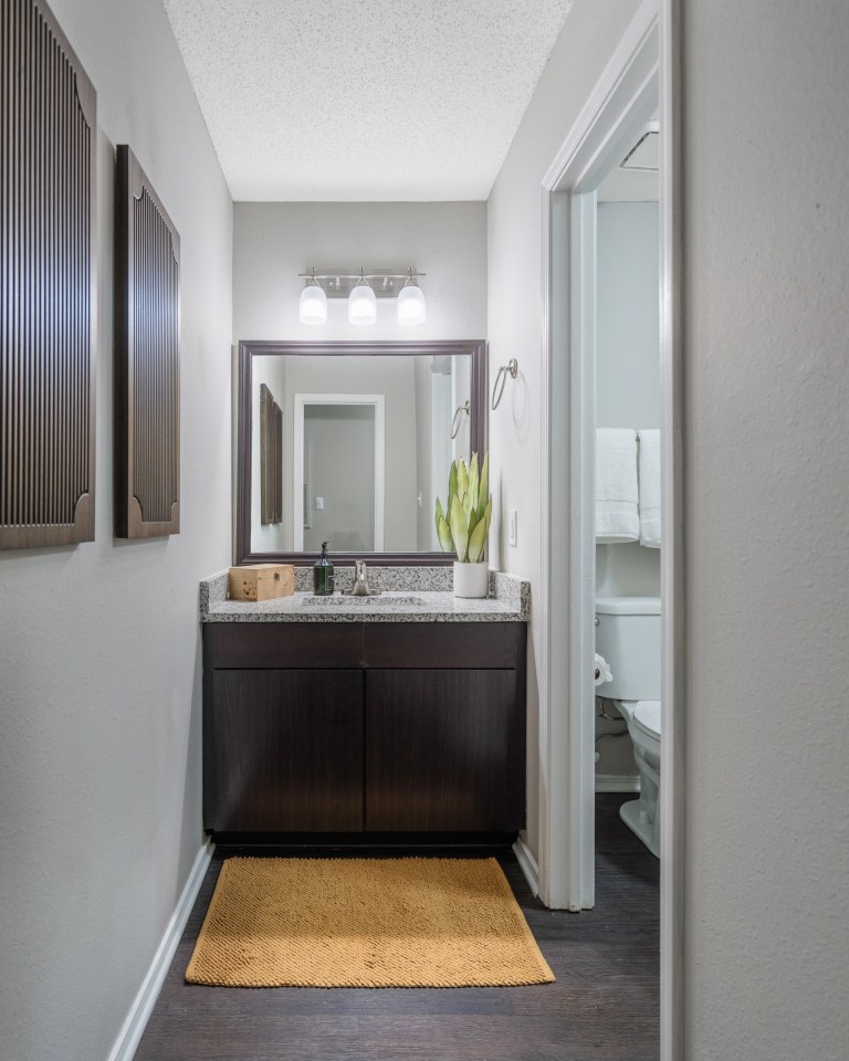 Clairmont Reserve Apartment Homes Image 10
