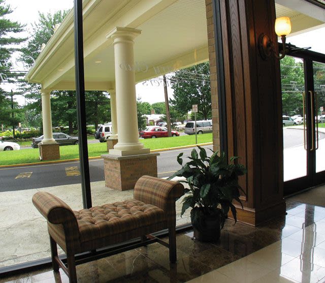 Country Club Towers Image 6