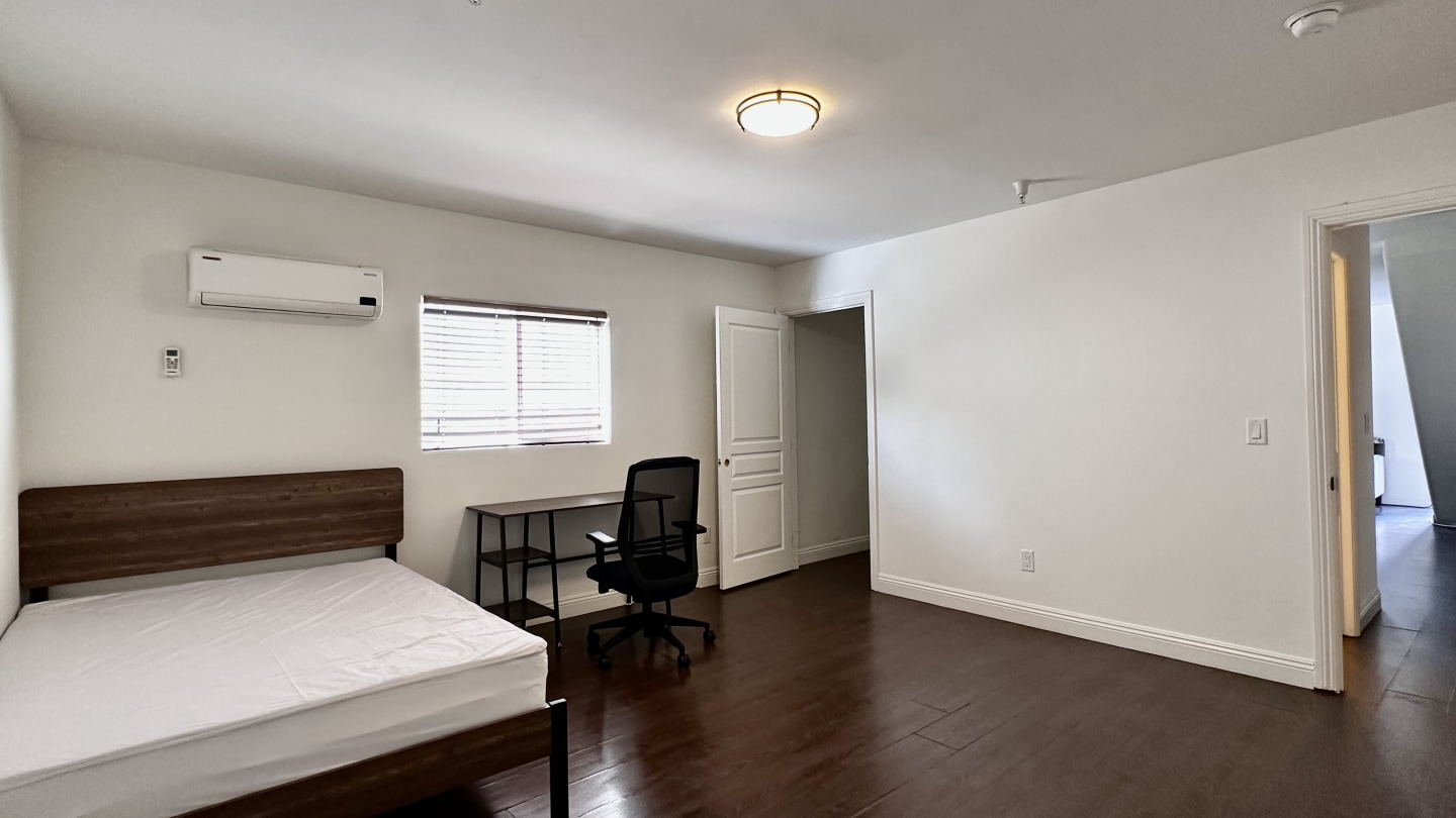 1360 W 24th Street Image 7