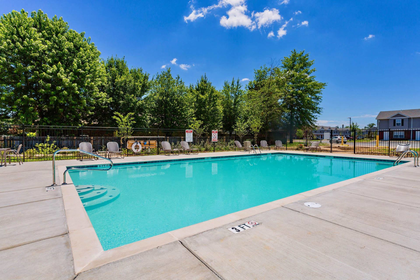 Chariot Pointe apartments Image 13