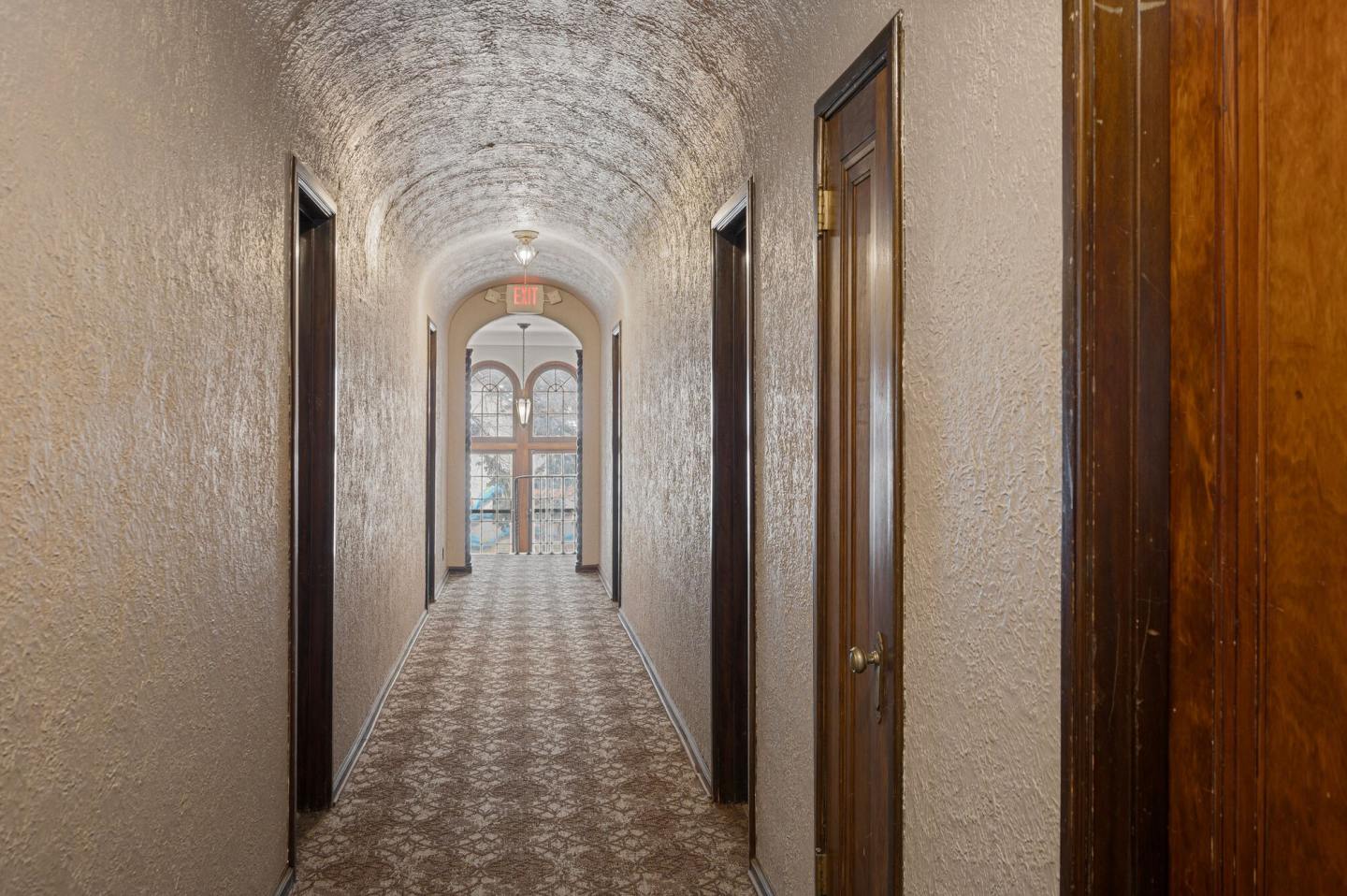 Rustic Lodge Apartments Image 18