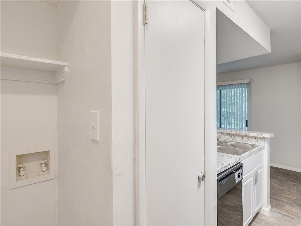 Hub at 934 Apartments Image 6