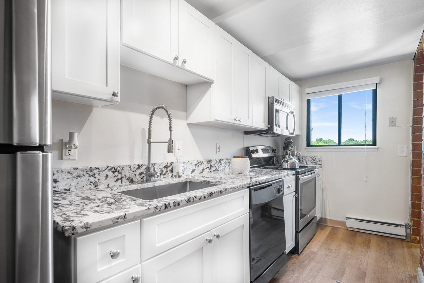 Concierge Rocky Hill Apartments Image 7