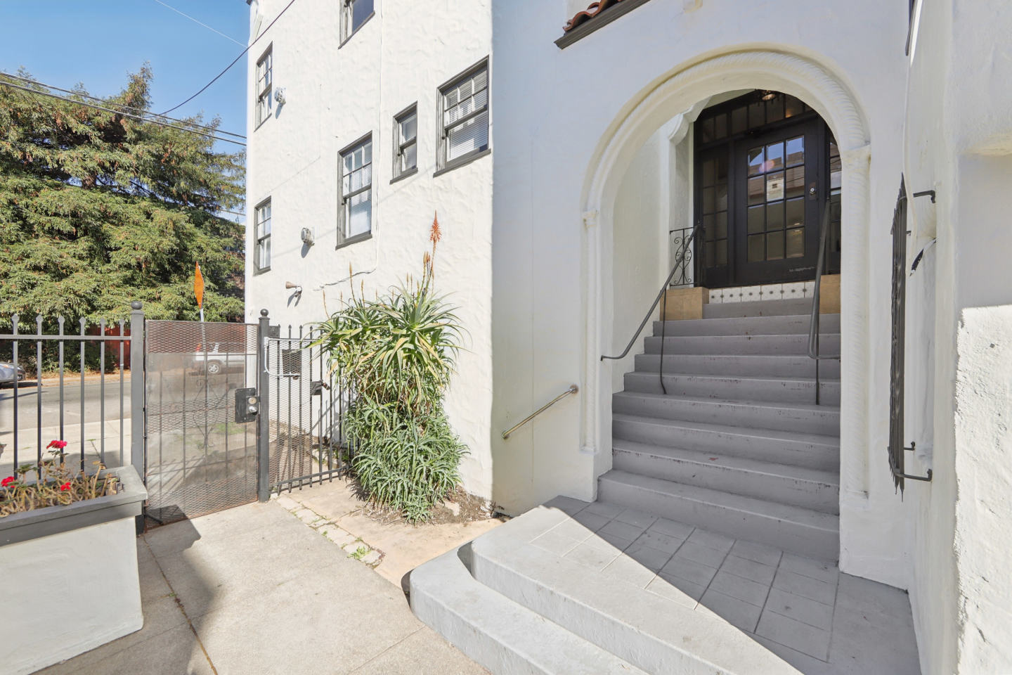 2410 Dwight Way Image 10