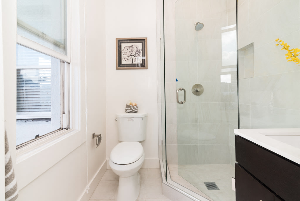 324 Larkin Image 11