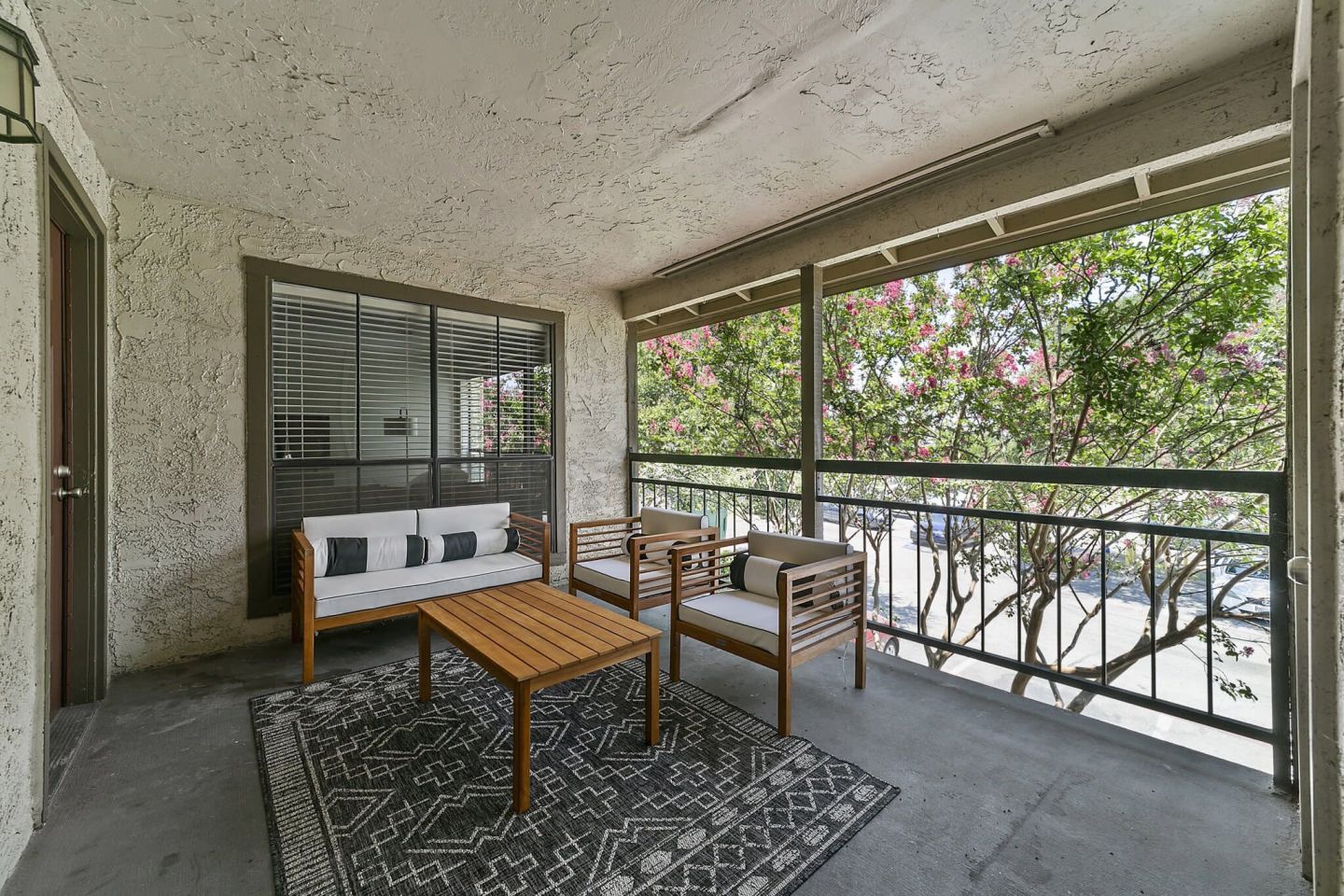 Lakeside Apartments Image 14