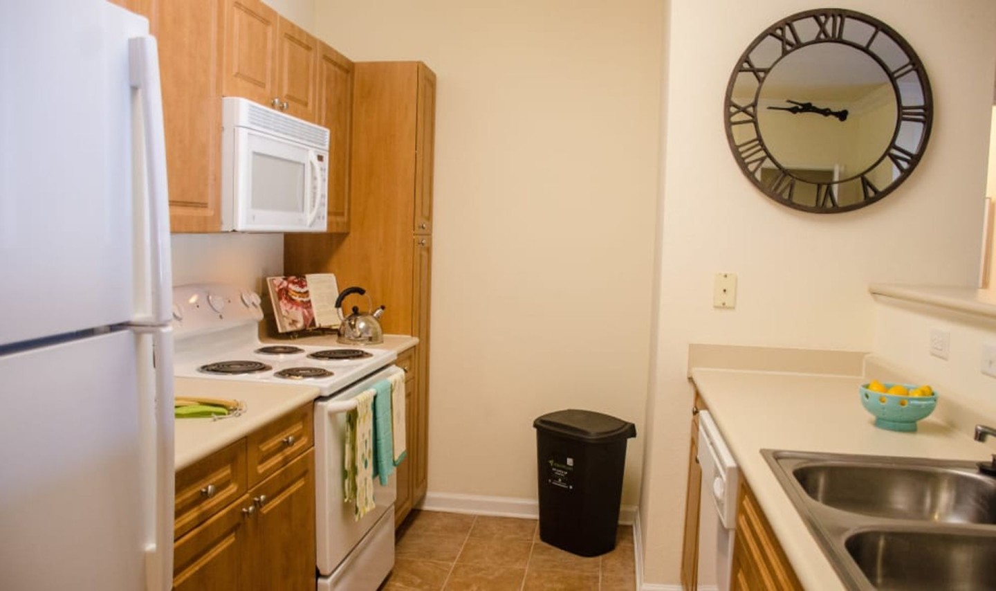 Eagle Harbor Apartments Image 15