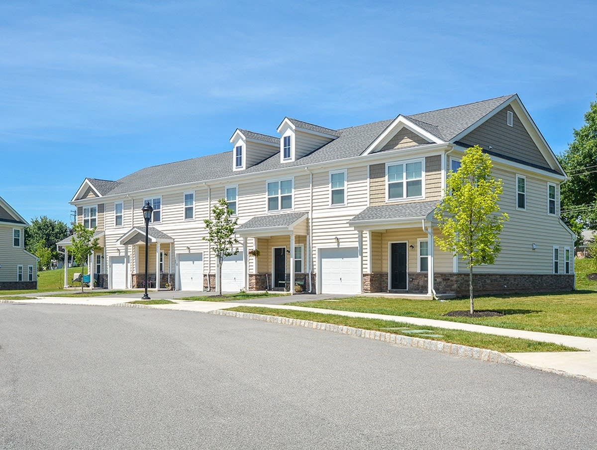 Westfield 41 Apartment Homes Image 3