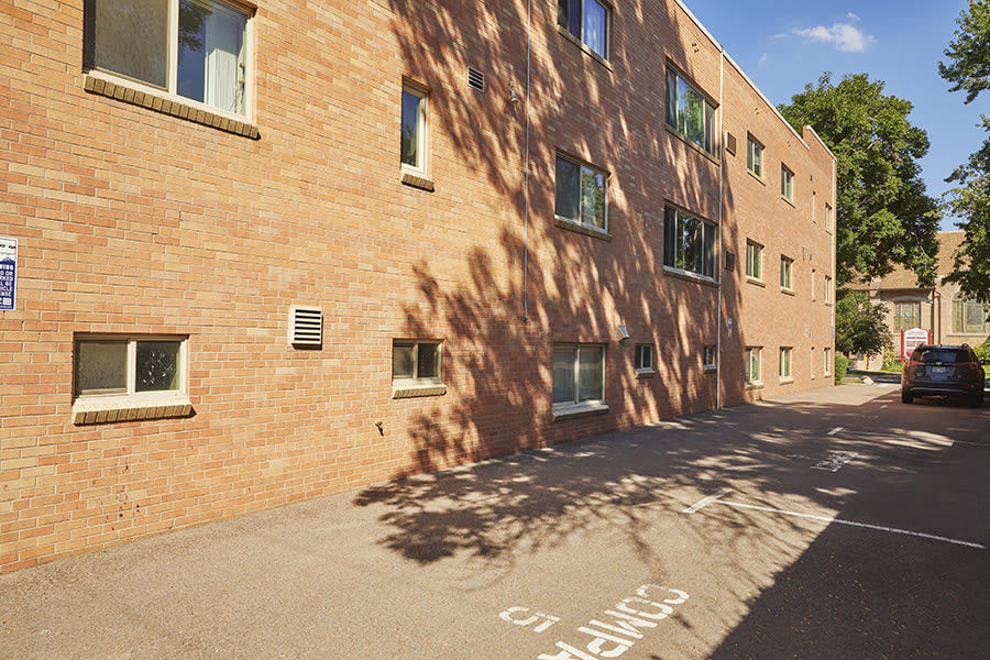Harvey Allen Apartments Image 9