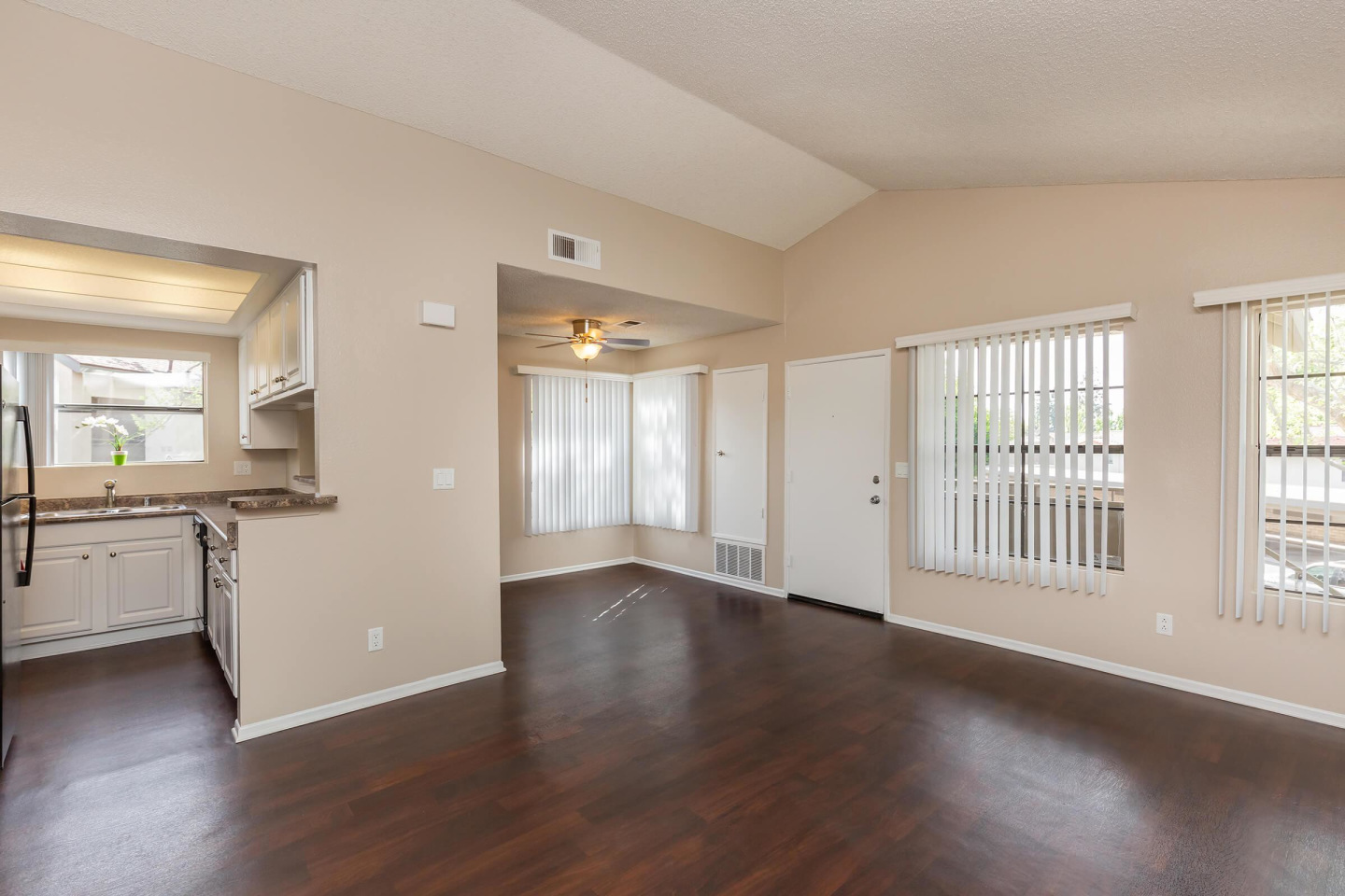 Oak Tree Court Image 18