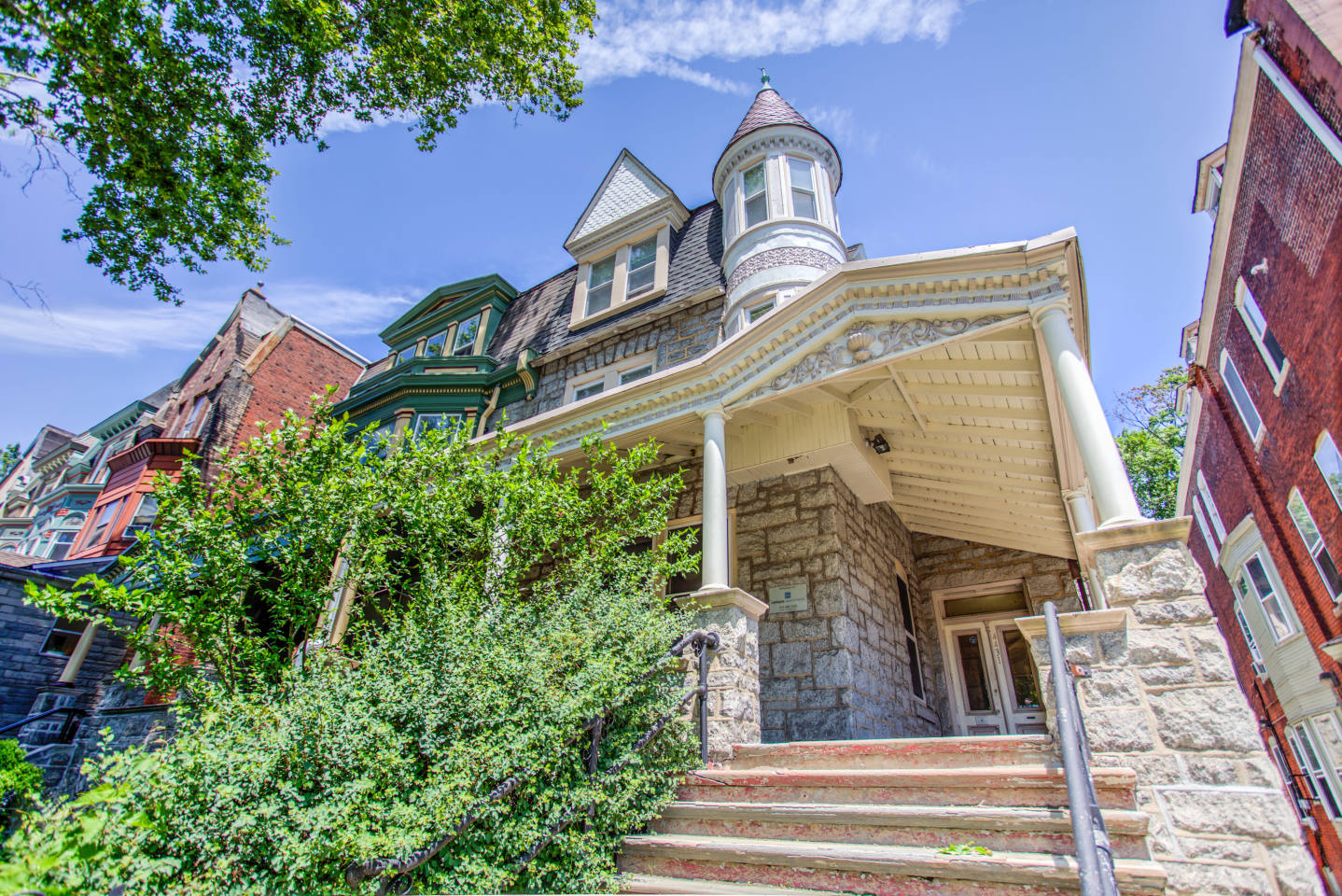 4431 Spruce St Image 3