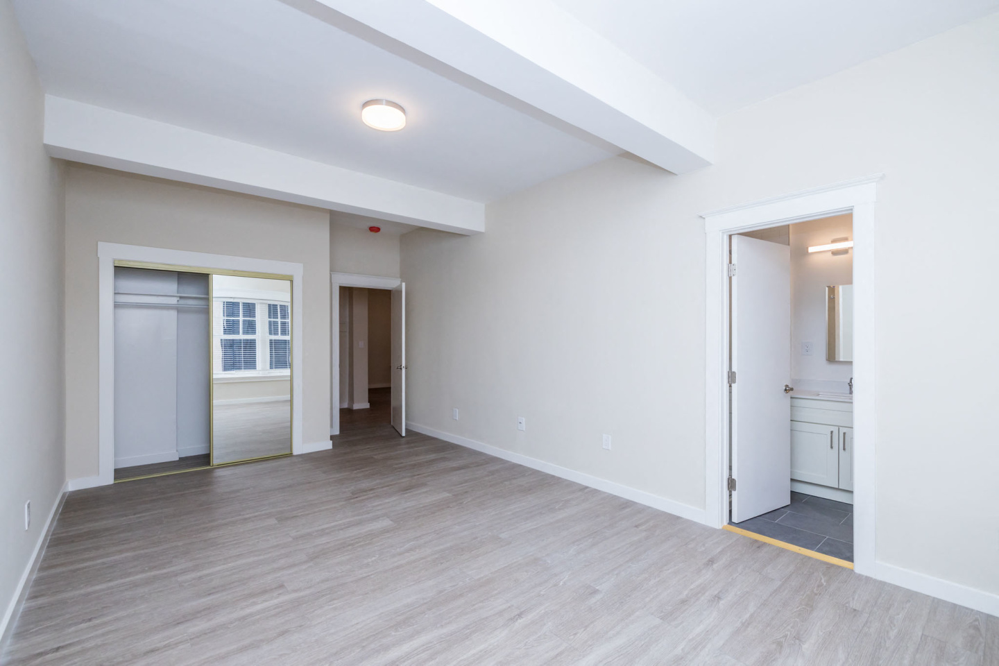 990 Geary Image 30
