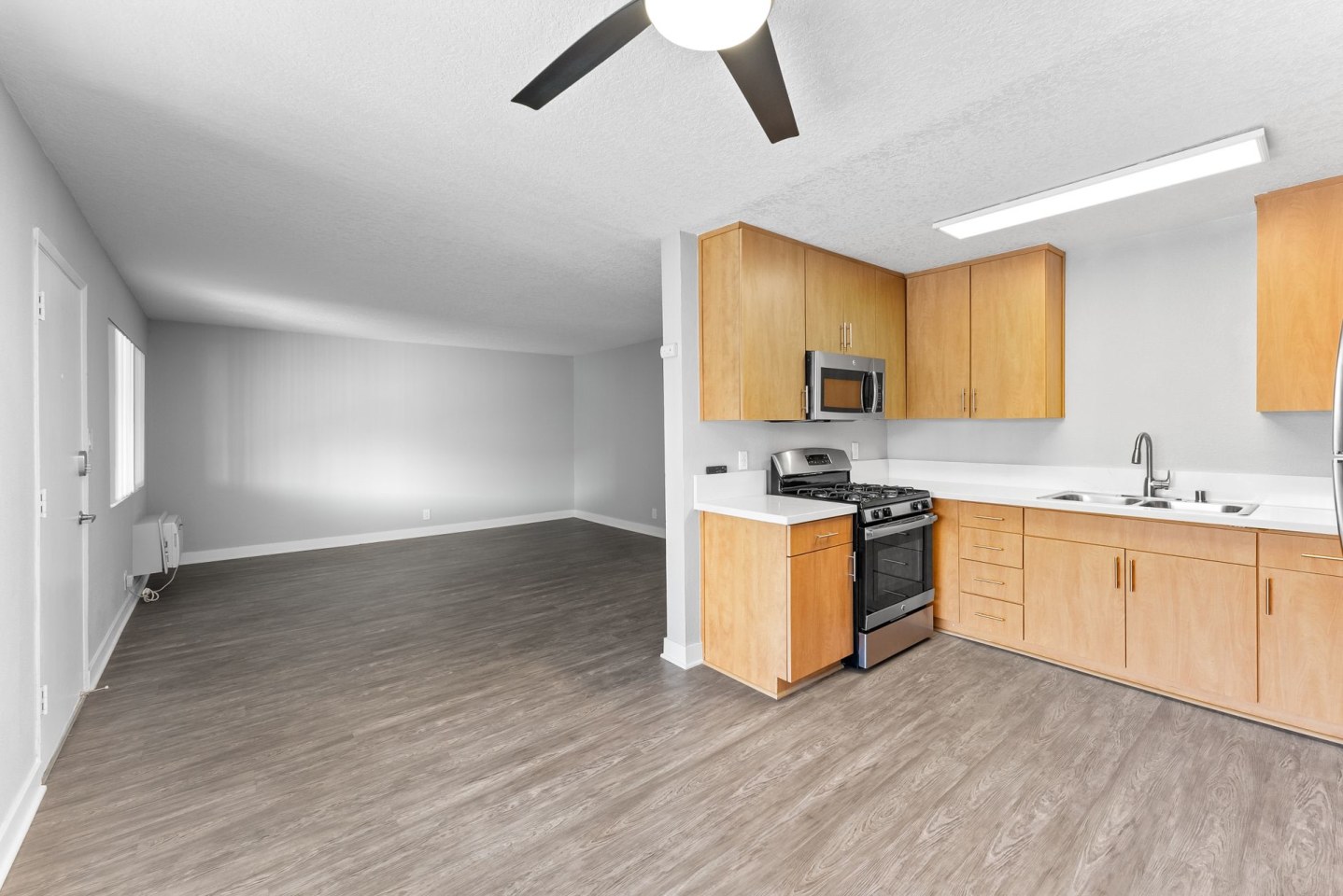 The Circle Apartments at Long Beach Image 10