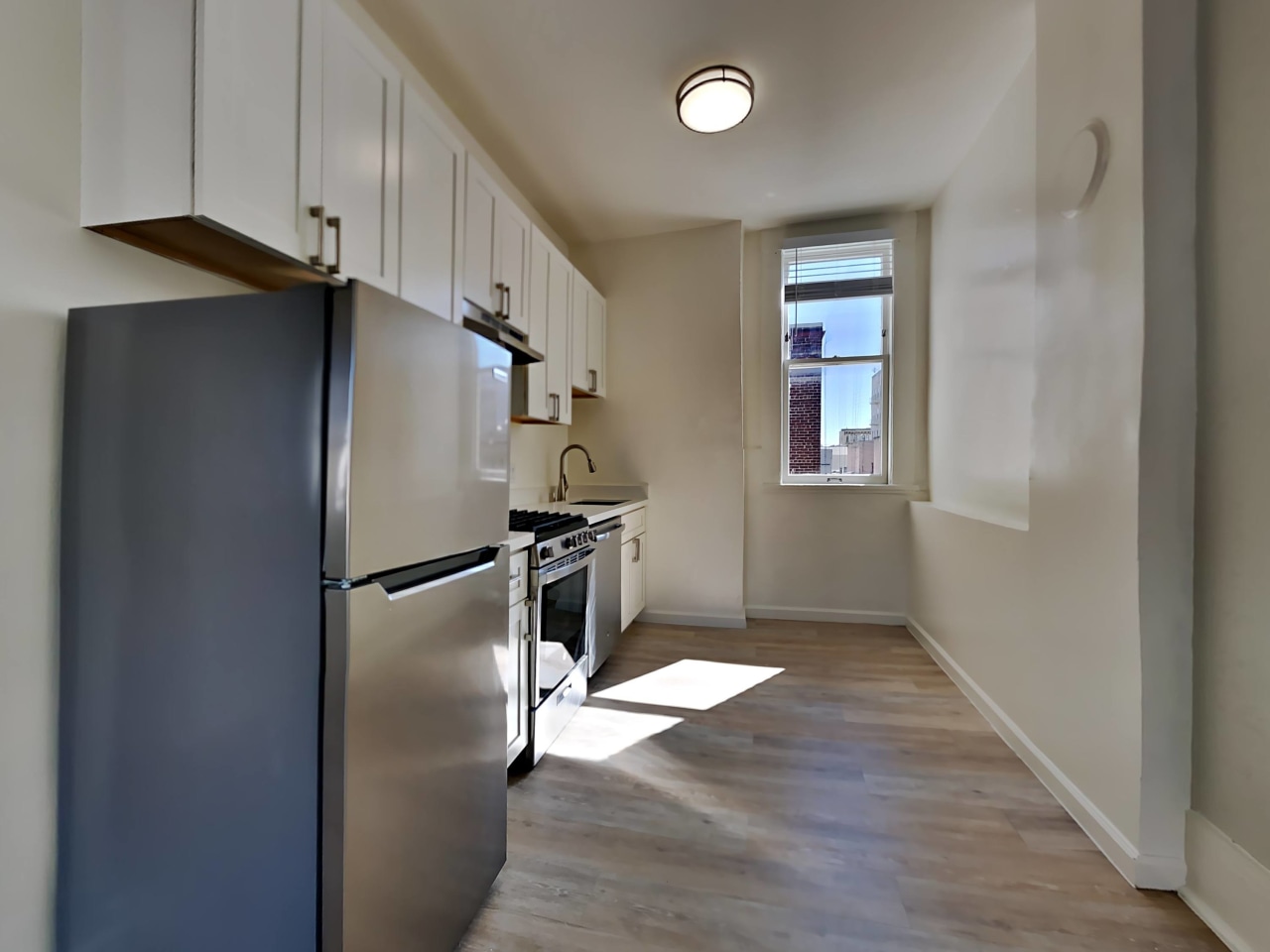 245 Leavenworth St. Image 10