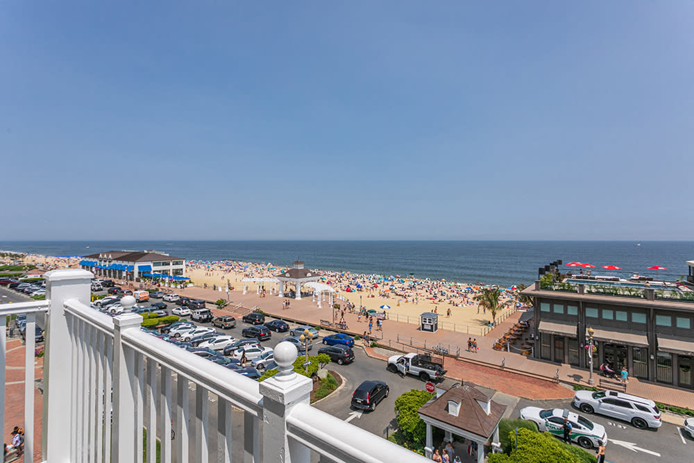 Pier Village Image 39