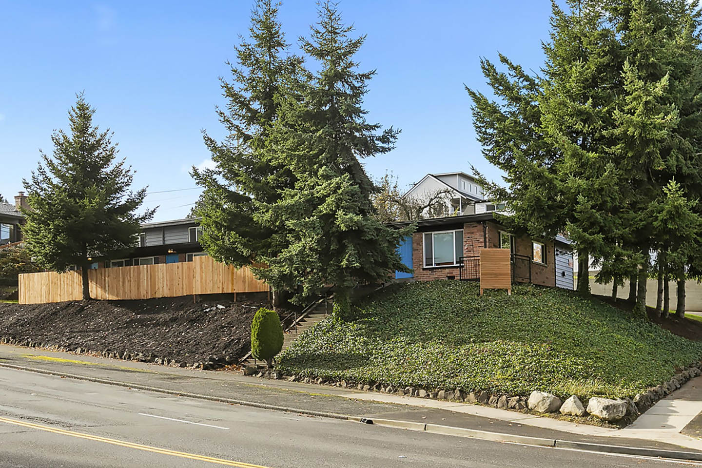 Pacific Terrace Image 19