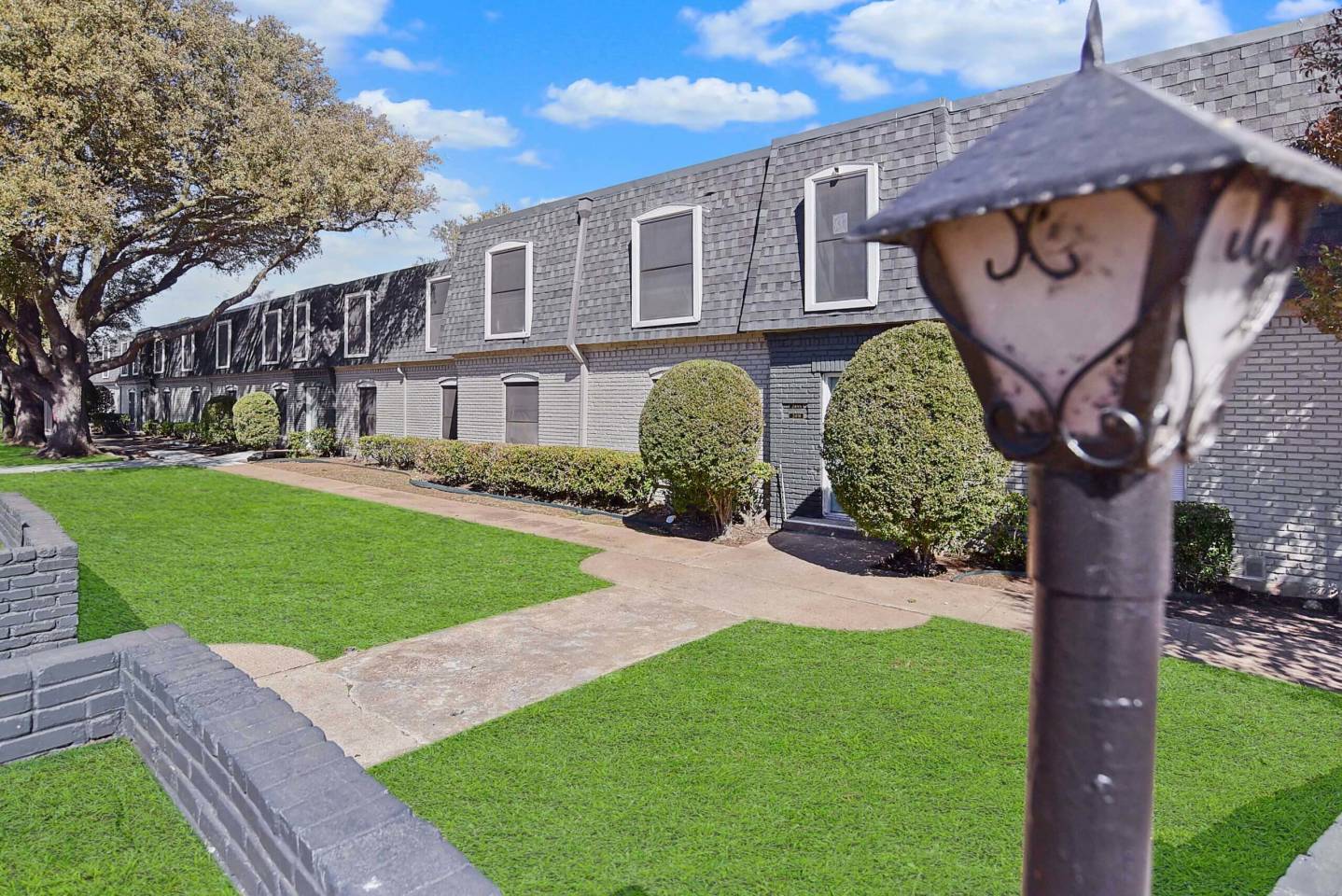 Ridgmar Oaks Apartments Image 4