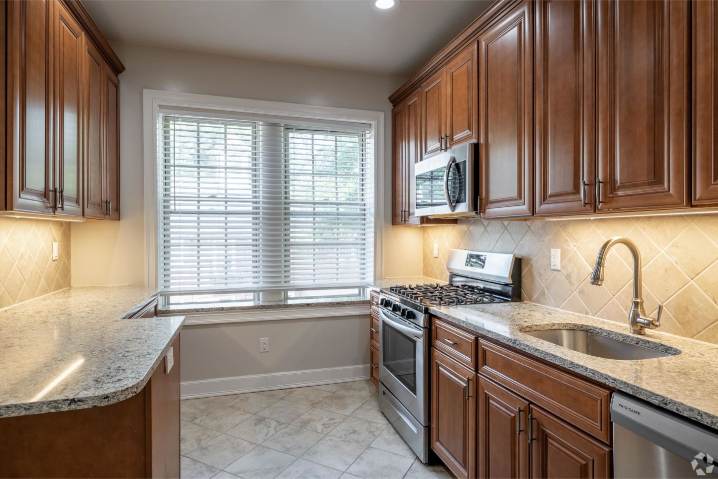 Worthington House Apartments Image 4