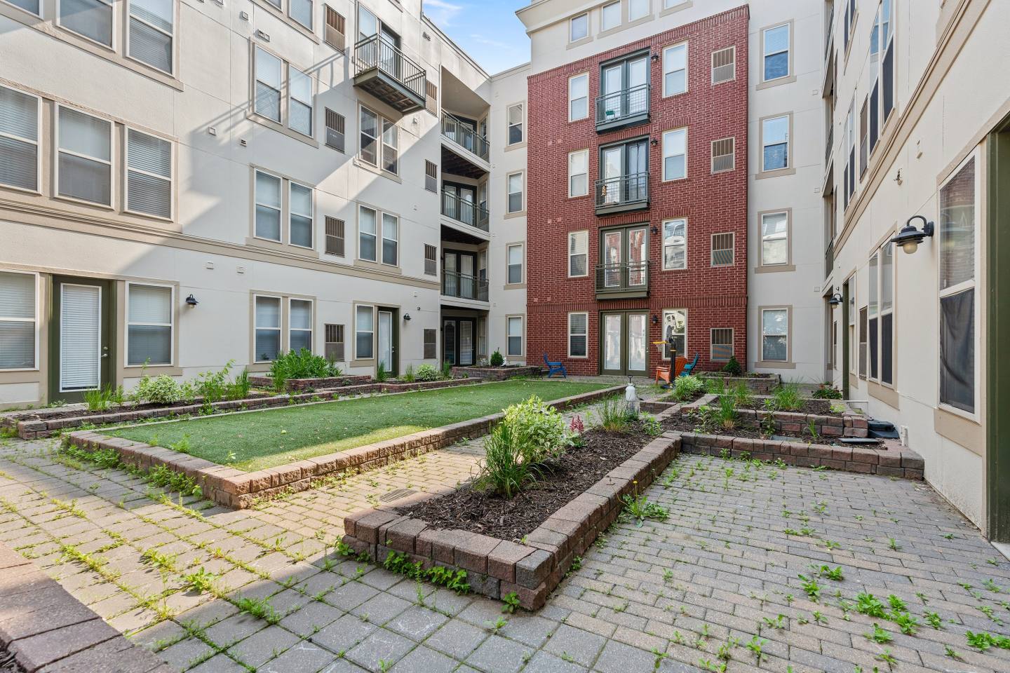 Uptown Lake Apartments Image 37