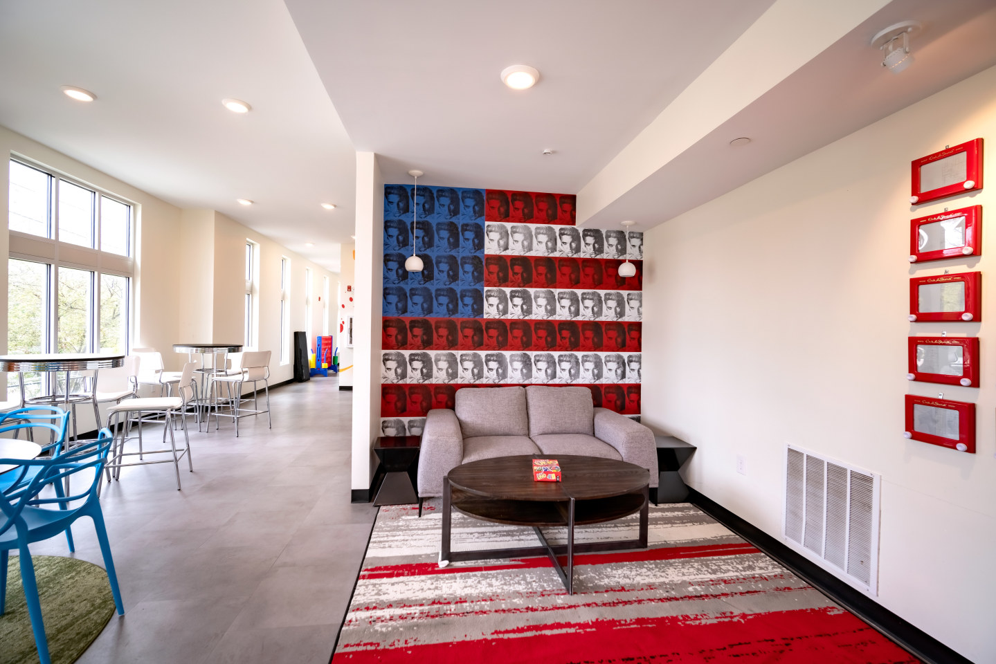 3 Square Apartments Image 6