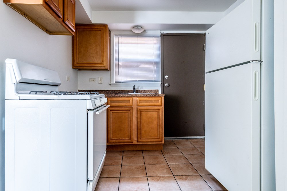 14031 S School Apartments Image 7