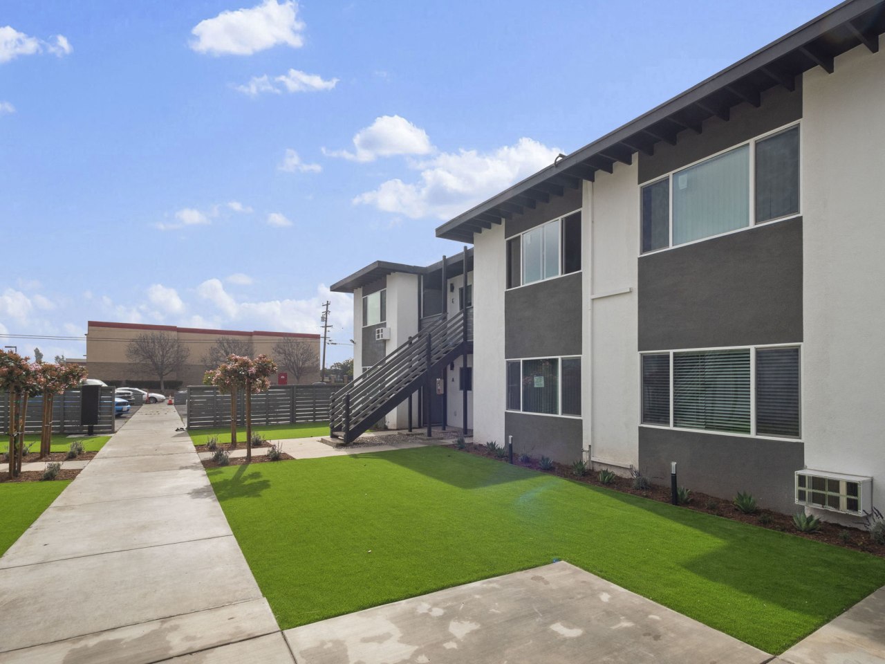Charle Square Apartments Image 3