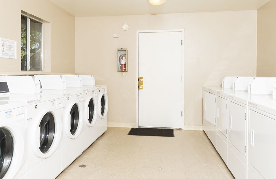 Americana Apartments Image 17