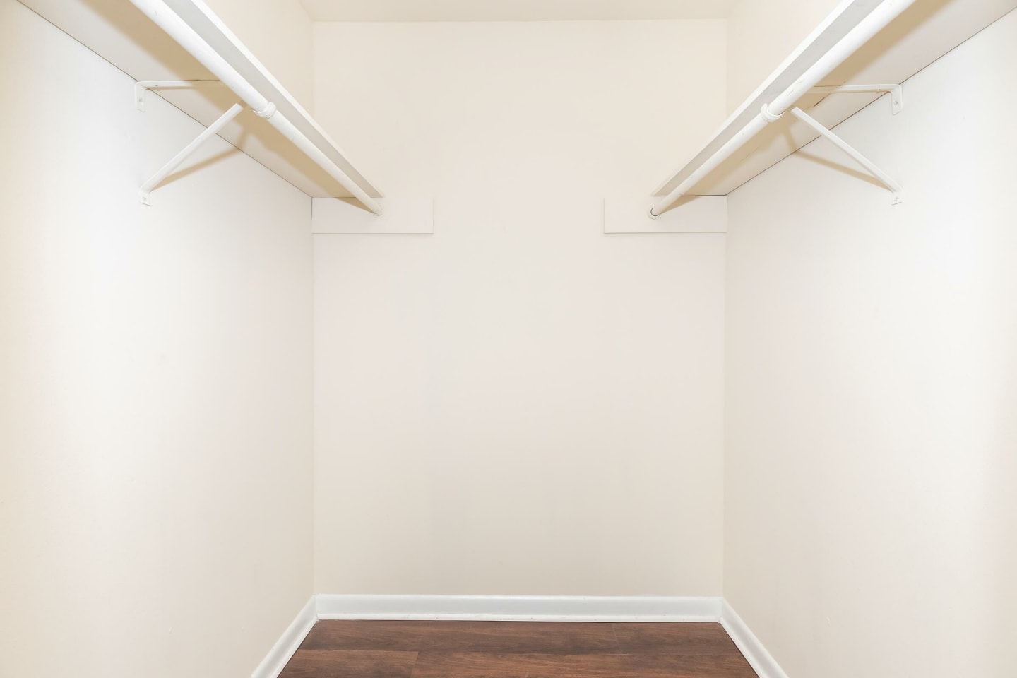 Camelot Apartments Image 13