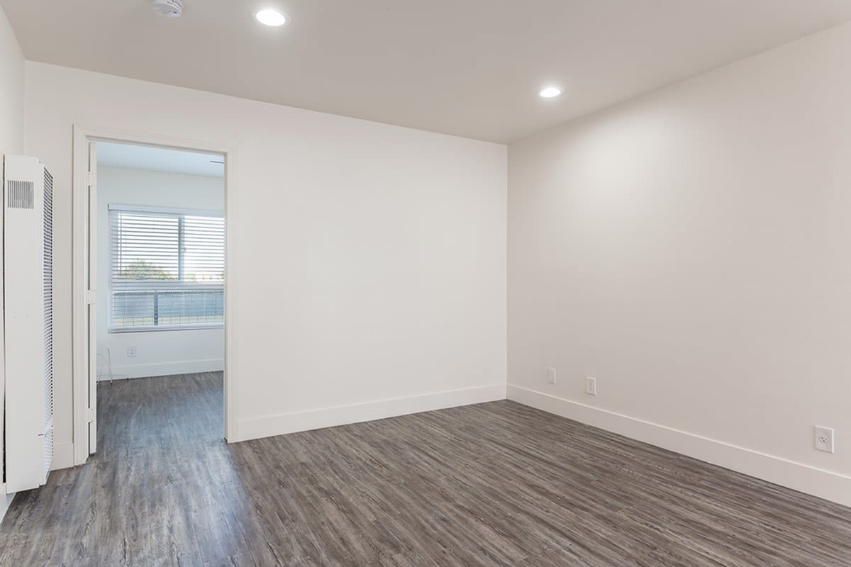 Laurel Pointe Image 5