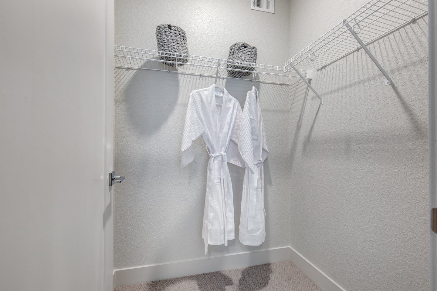 4400 Syracuse Image 10