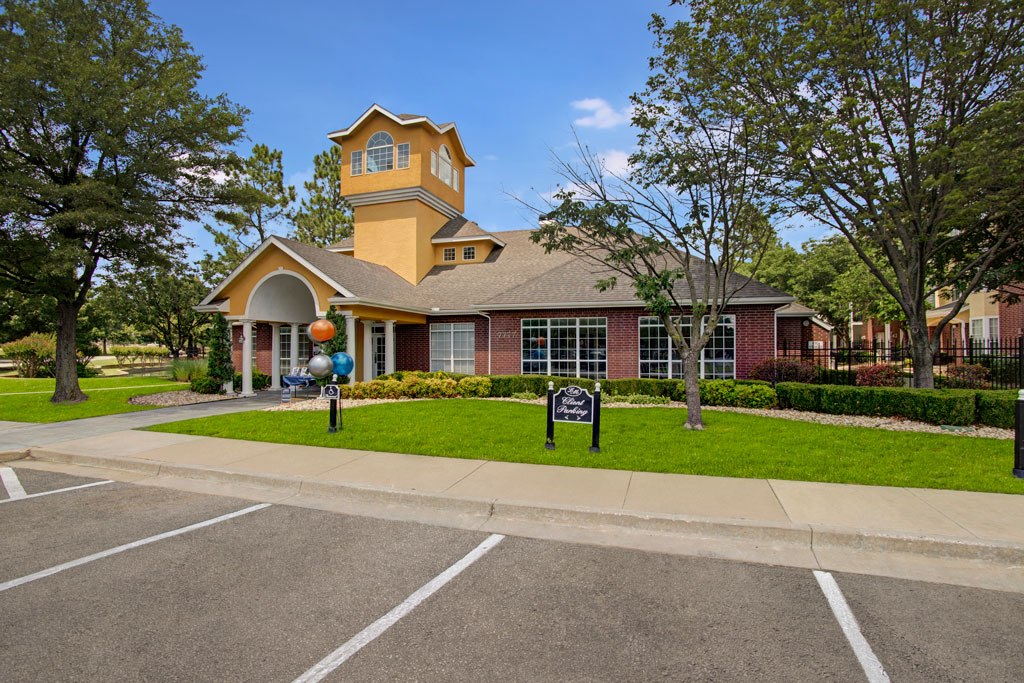Lincoln Villas on Memorial Image 27