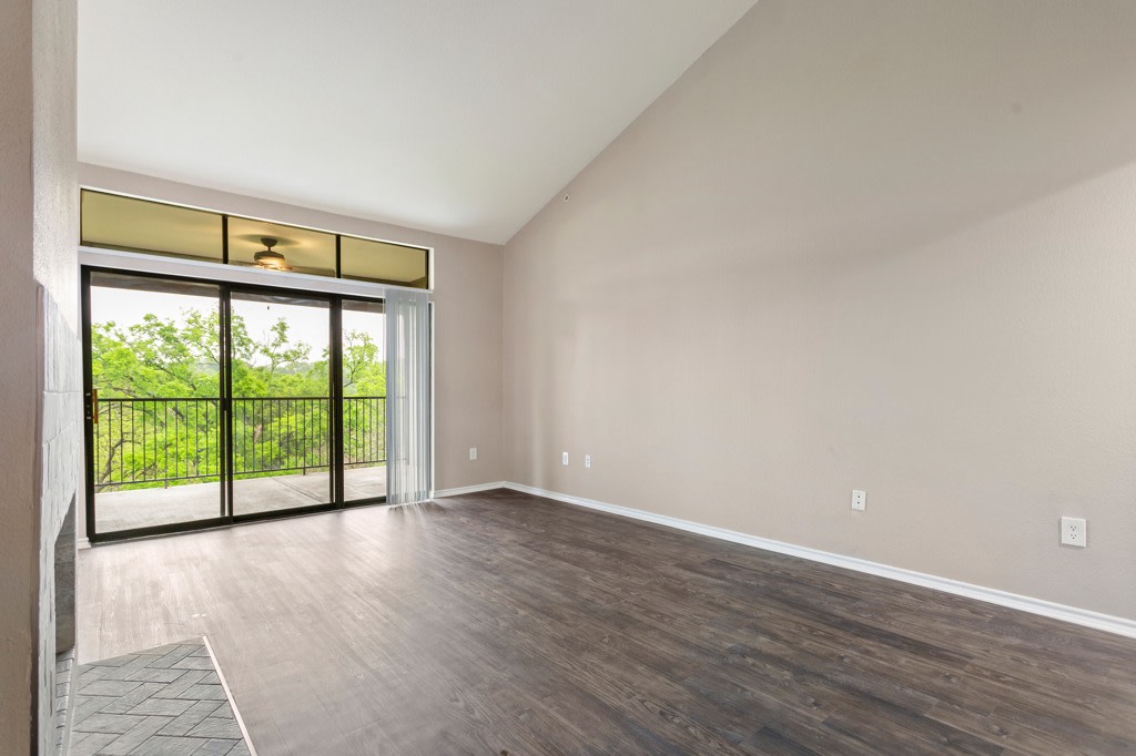 Waters Edge Apartment Homes Image 4