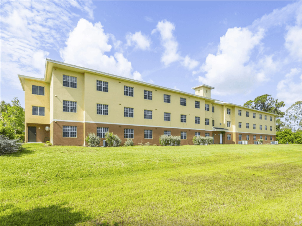 Heron Pond - 55+ Apartments Image 10