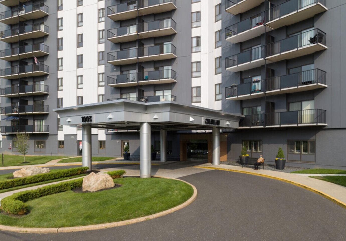 Regency Towers Image 6