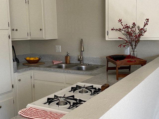 Tustin Arms Apartment Homes Image 5