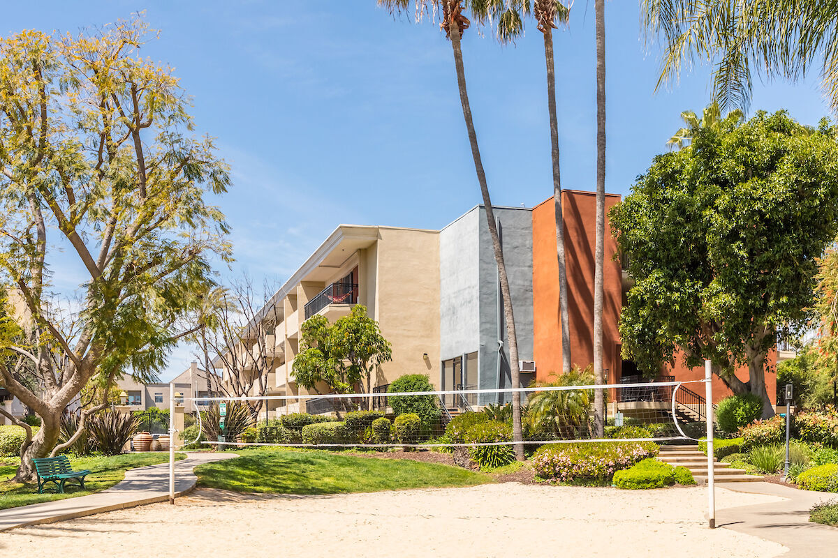 The Plaza at Sherman Oaks Image 35