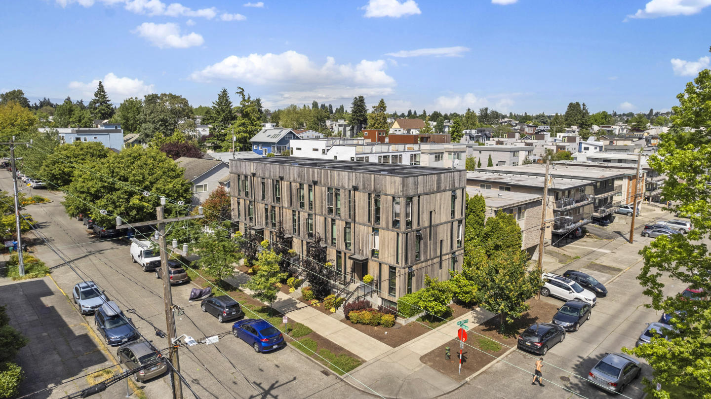 5902 Ballard Apartments Image 15