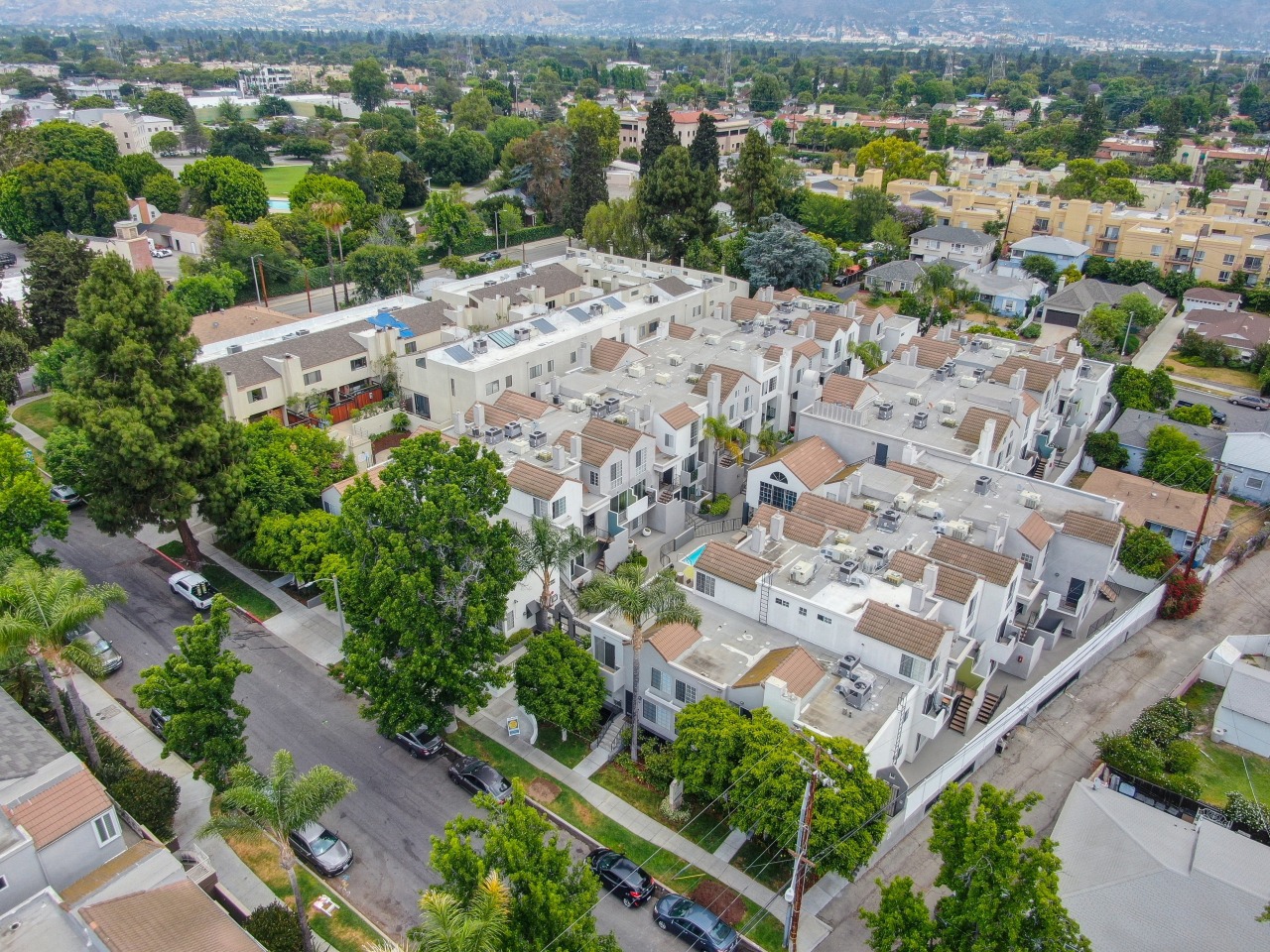 The Woods at Toluca Lake Image 1