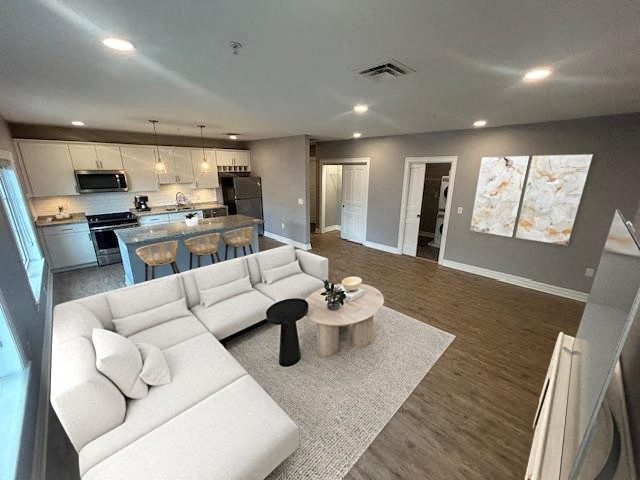 945 Kenmore Avenue Image 2