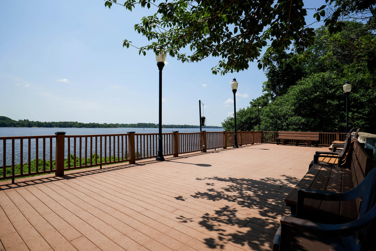 Delaire Landing Image 22