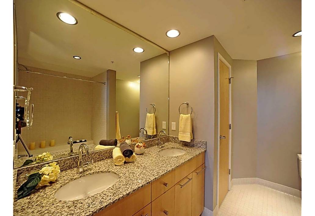 909 Walnut Image 17