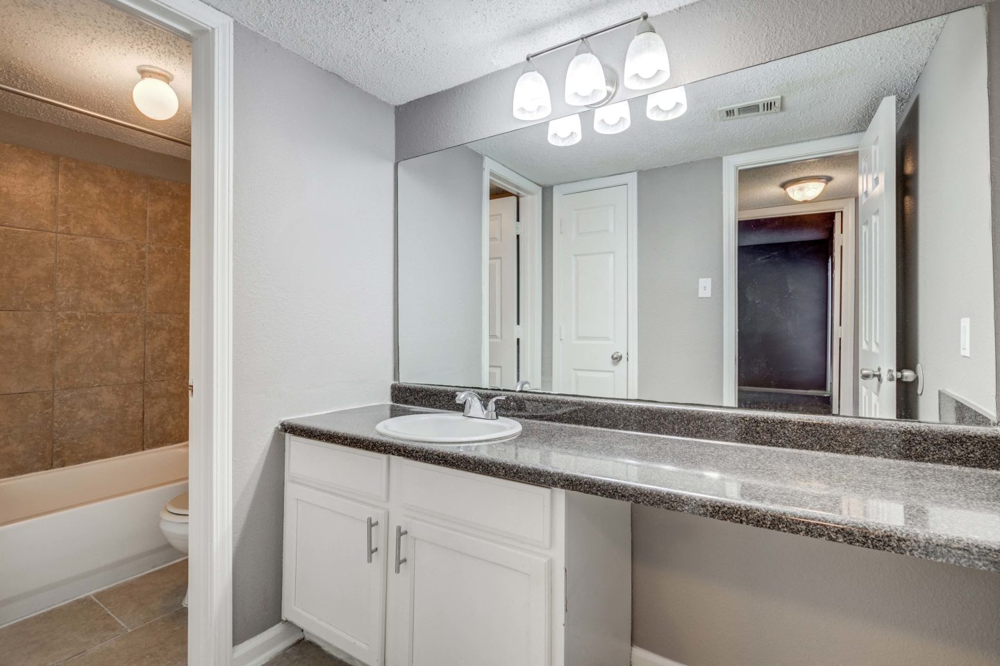 Westchase Apartments Image 8