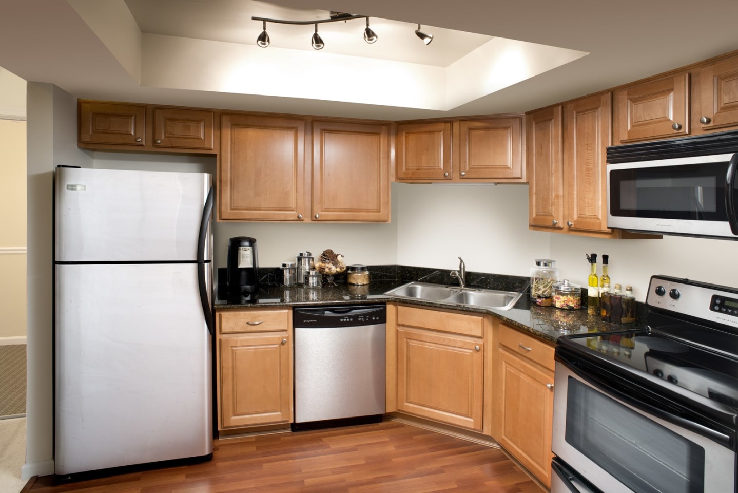 Versailles on the Lakes Oakbrook Image 15